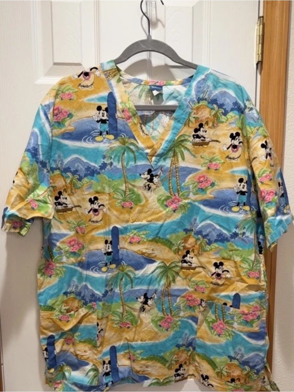 VTG Disney Mickey & Minnie Mouse Hawaiian Tropical Print Scrub Top XL Hula Surf